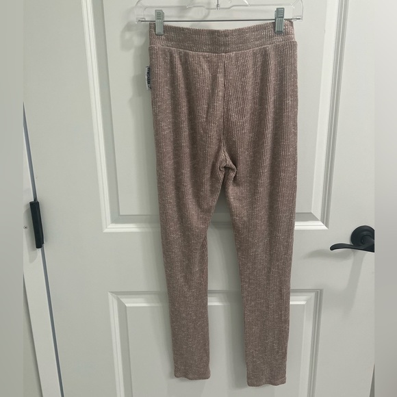 Two Piece Gymshark Ripped Hoodie Cropped Set - Picture 5 of 7